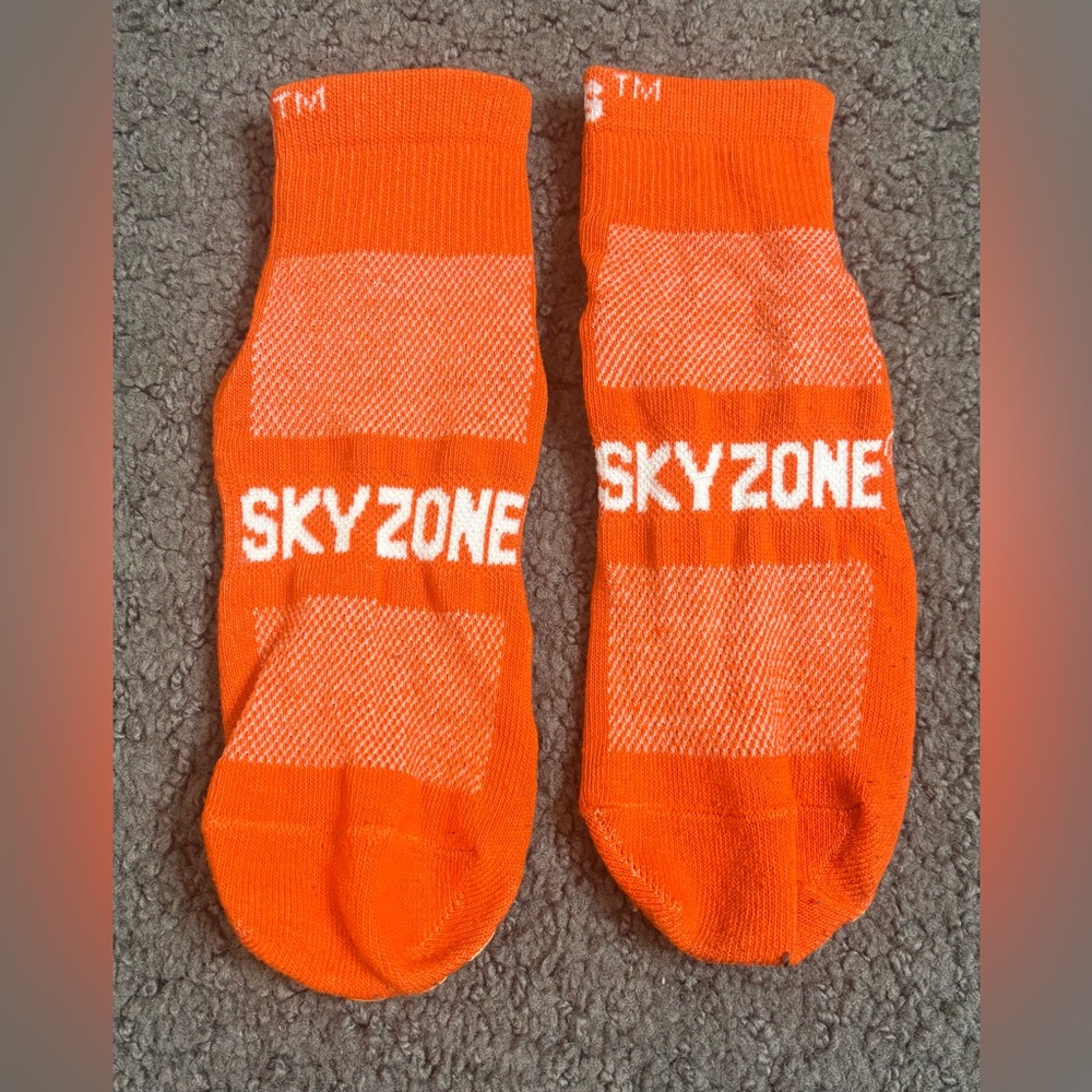 Sky Zone Orange Trampoline Socks Adult Size 8